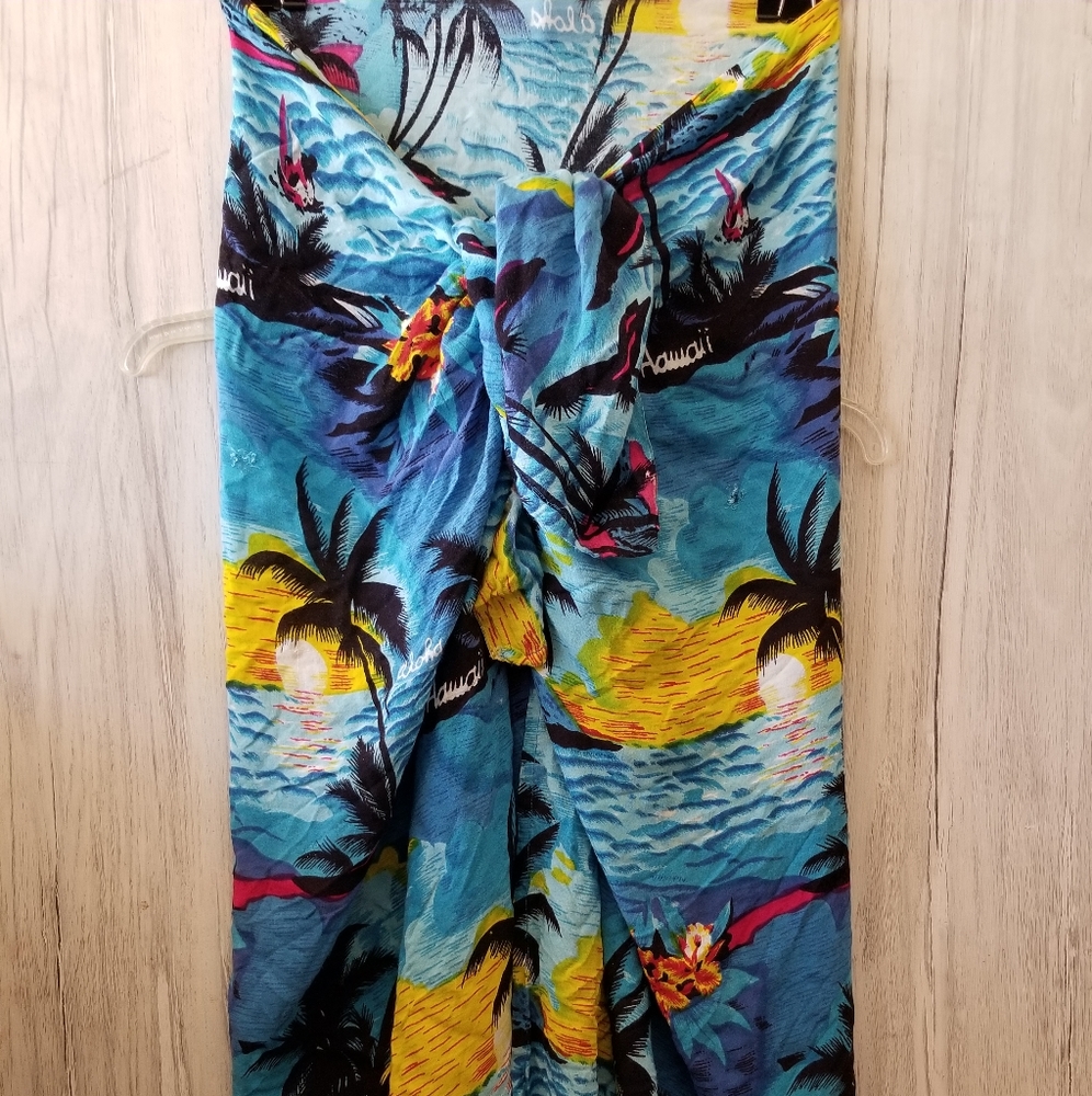 Roundly Bay one Size 100% Rayon Sarong/Cover-Up Tropical Print